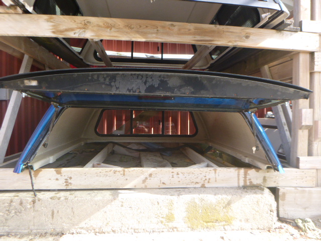 2019 – 2026 Chevrolet Silverado 1500 5’8 GLT Pow Zinga Metallic Leer100S Truck Cap - Image 3