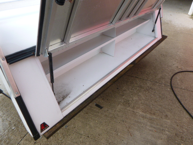 2014 – 2018 GMC Sierra or Chevrolet Silverado 6’6 White Leer Contractor Truck Cap - Image 5