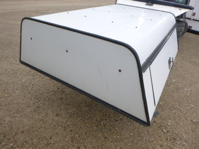 2015 – 2022 Chevrolet Colorado or GMC Canyon 6’2 White Leer Contractor Truck Cap - Image 6