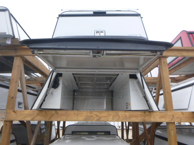 2015 – 2022 Chevrolet Colorado or GMC Canyon 6’2 White Leer Contractor Truck Cap - Image 3