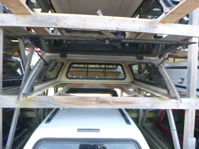 Dodge Ram 6’4 PFA Prairie Pearl Leer100XL Truck Cap - Image 4