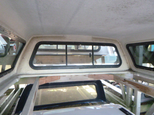 Dodge Ram 6’4 PFA Prairie Pearl Leer100XL Truck Cap - Image 3
