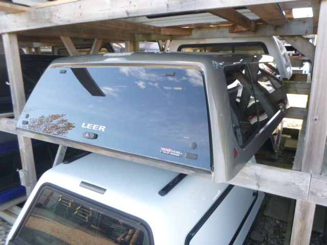 Dodge Ram 6’4 PFA Prairie Pearl Leer100XL Truck Cap - Image 2