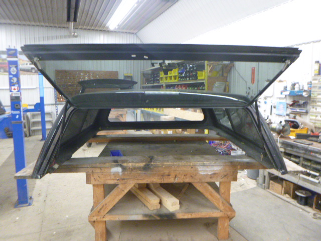 2007 – 2013 Chevrolet Silverado 5’8 Carbon Flash Leer100R Truck Cap - Image 3