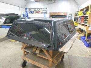 2007 – 2013 Chevrolet Silverado 5’8 Carbon Flash Leer100R Truck Cap