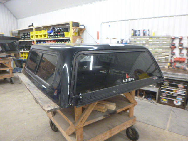 2007 – 2013 Chevrolet Silverado 5’8 Carbon Flash Leer100R Truck Cap - Image 2