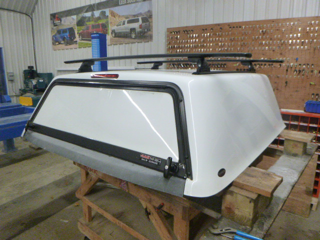 2019 – 2023 Ford Ranger 5′ YZ Oxford White Ranch Echo Series Truck Cap - Image 2