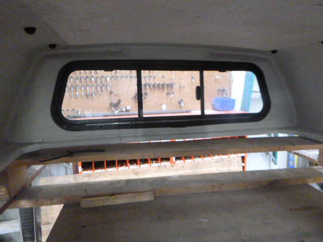 2019 – 2023 Ford Ranger 5′ YZ Oxford White Ranch Echo Series Truck Cap - Image 5