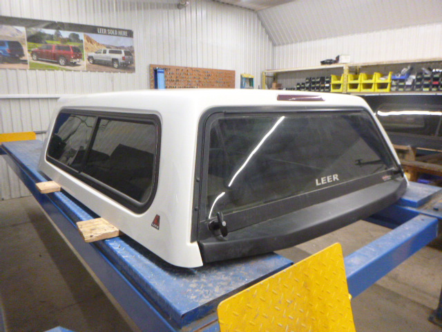 2015 – 2020 Ford F150 6’6 YZ White Leer Legend Truck Cap - Image 2