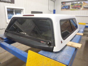 2015 – 2020 Ford F150 6’6 YZ White Leer Legend Truck Cap