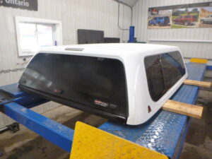 2015 – 2022 Chevrolet Colorado or GMC Canyon 6’2 GAZ Summit White Leer100XL Truck Cap
