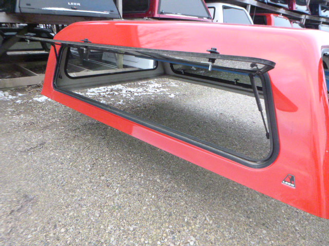 2017 – 2022 Ford Superduty F250/350/450 8′ PQ Race Red Leer180 Truck Cap - Image 4