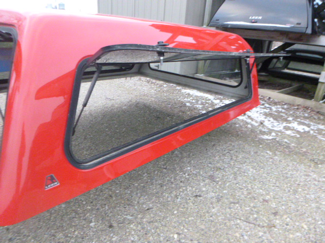 2017 – 2022 Ford Superduty F250/350/450 8′ PQ Race Red Leer180 Truck Cap - Image 6