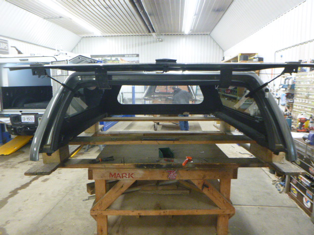 2005 – 2012 Nissan Frontier 6’2 K27 Structural Grey Leer100XQ Truck Cap - Image 3