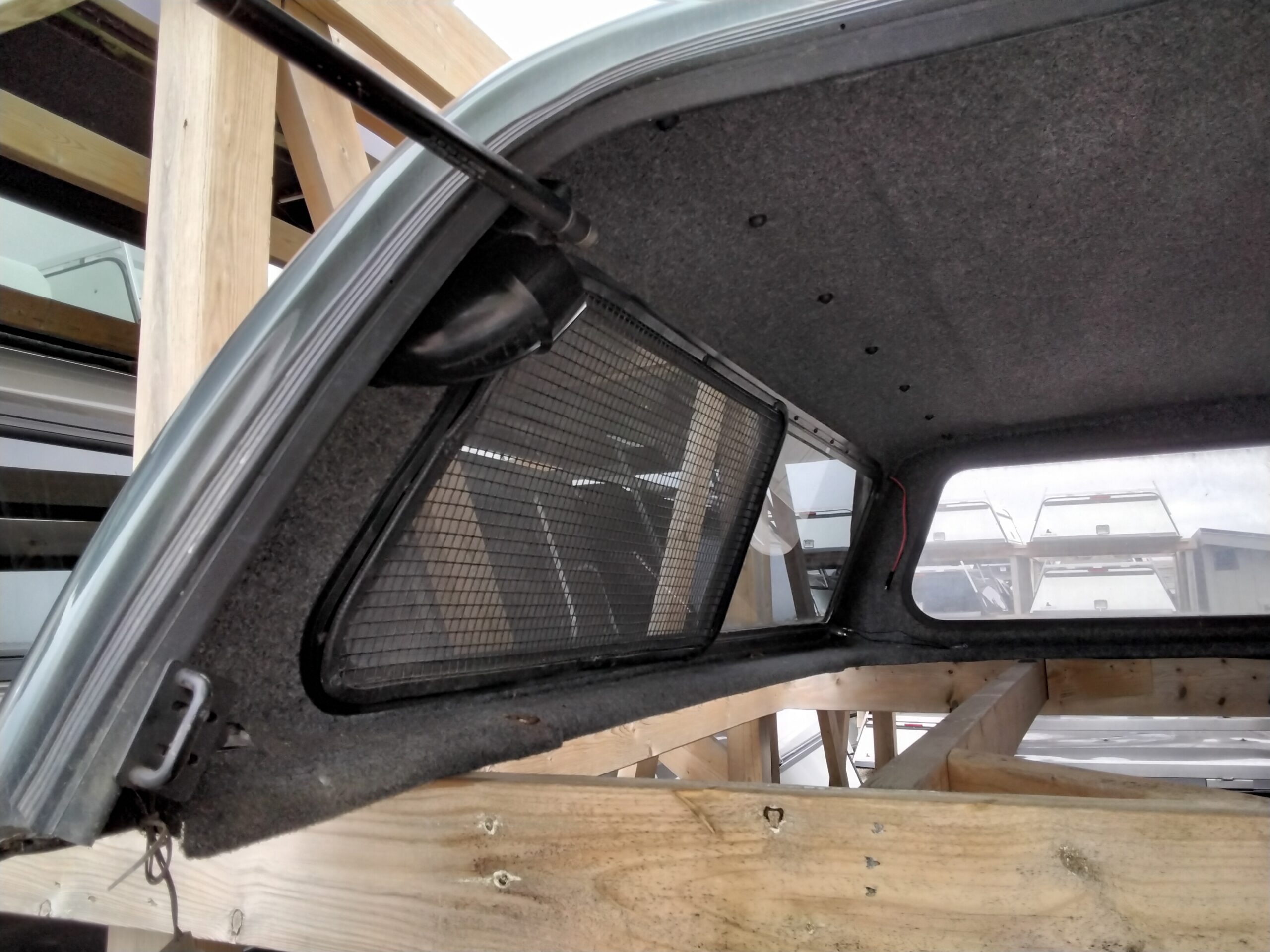 2007 – 2013 Chevrolet Silverado 6’6 Leer100XR Truck Cap - Image 5