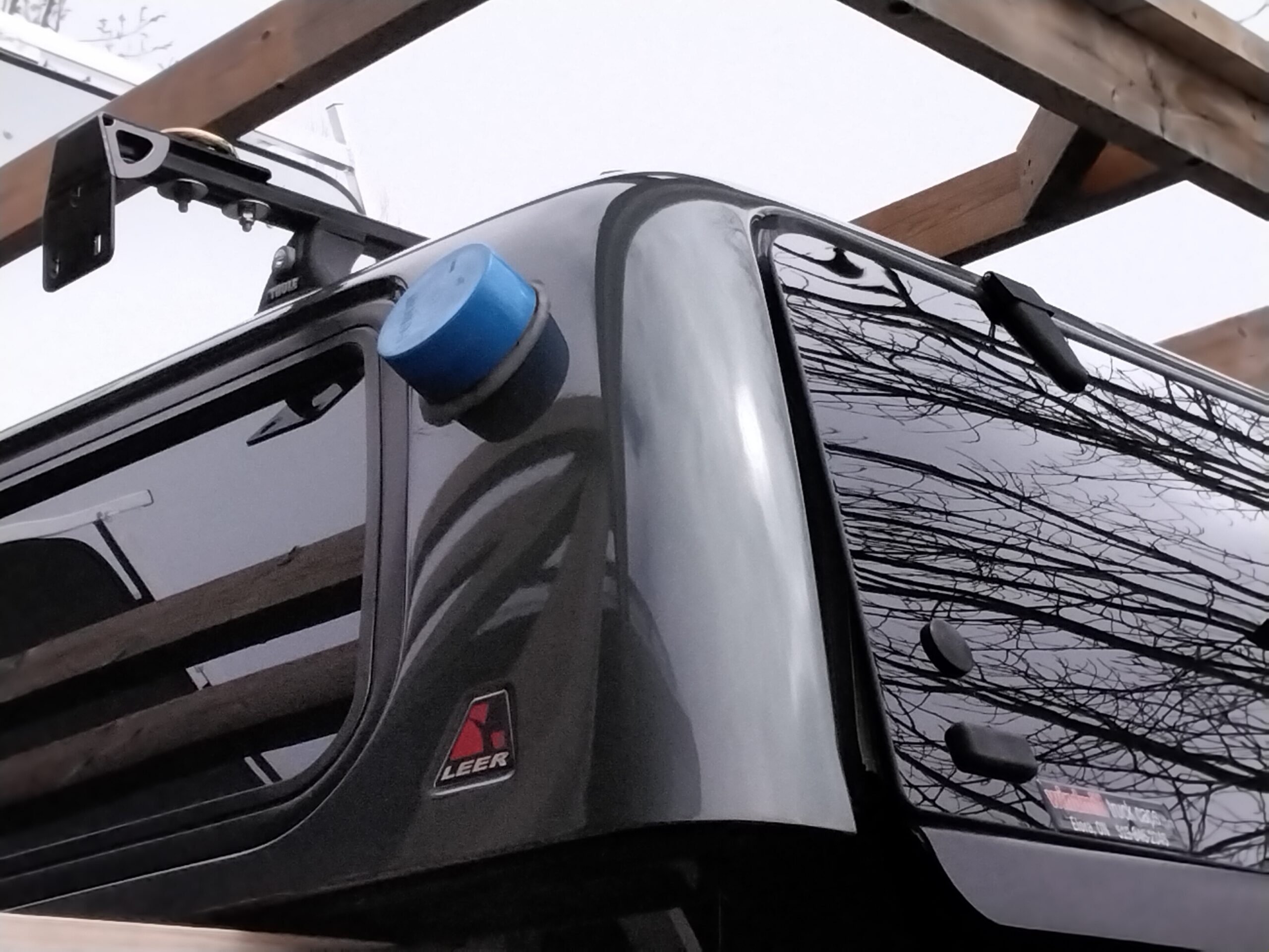 2007 – 2013 Chevrolet Silverado 6’6 Leer100XR Truck Cap - Image 4