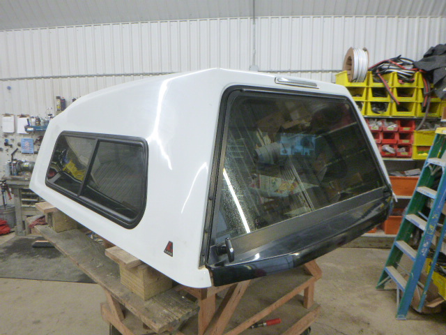 2015 – 2020 Ford F150 6’6 YZ White Leer122 Truck Cap