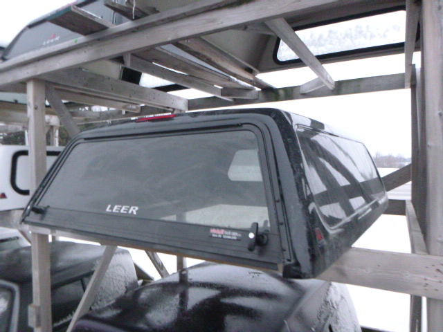 2005 – 2015 Nissan Frontier 6’2 KH3 Super Black Leer Legend Truck Cap - Image 2