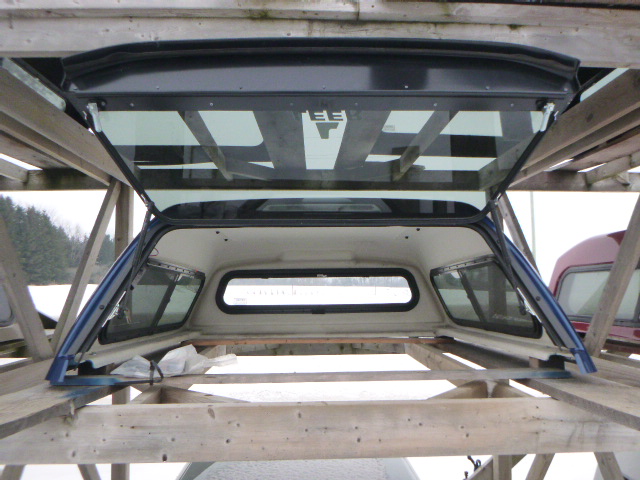 2024 – 2026 Ford Ranger 5′ B3 Atlas Blue Leer180 Truck Cap - Image 3