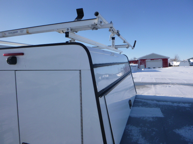 Dodge Ram 8′ White Leer Contractor Truck Cap - Image 2