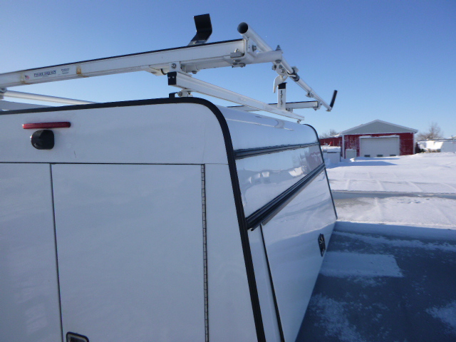 Dodge Ram 8′ White Leer Contractor Truck Cap - Image 3