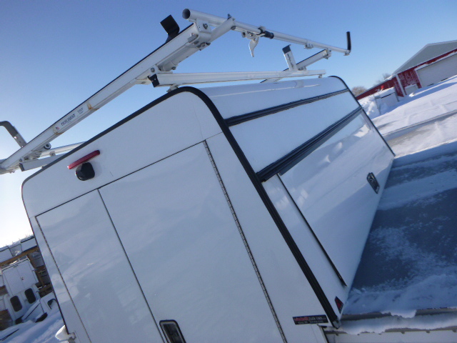 Dodge Ram 8′ White Leer Contractor Truck Cap - Image 4