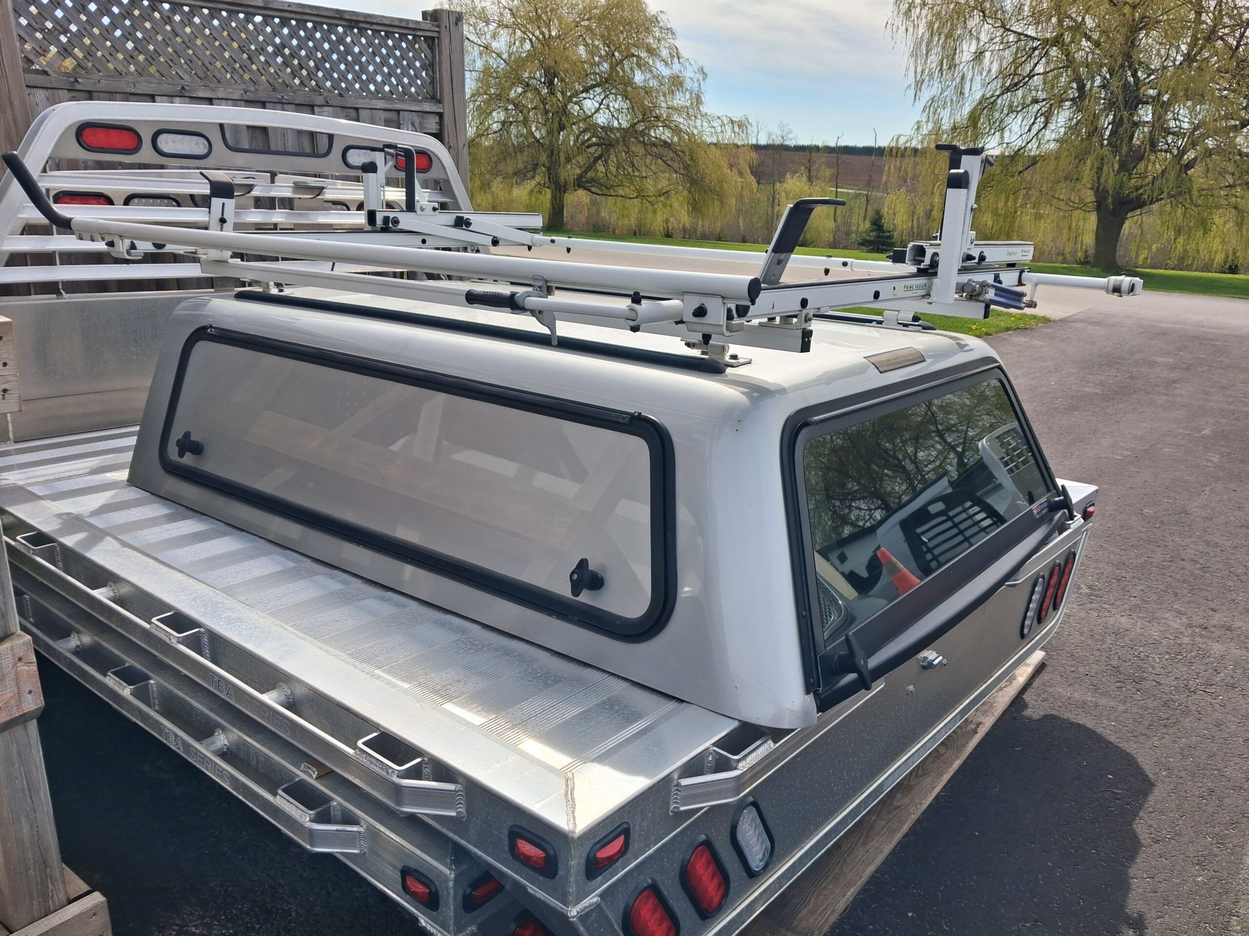 2015 – 2022 Chevrolet Colorado or GMC Canyon 6’2 GAN Silver Ice Contour III Truck Cap