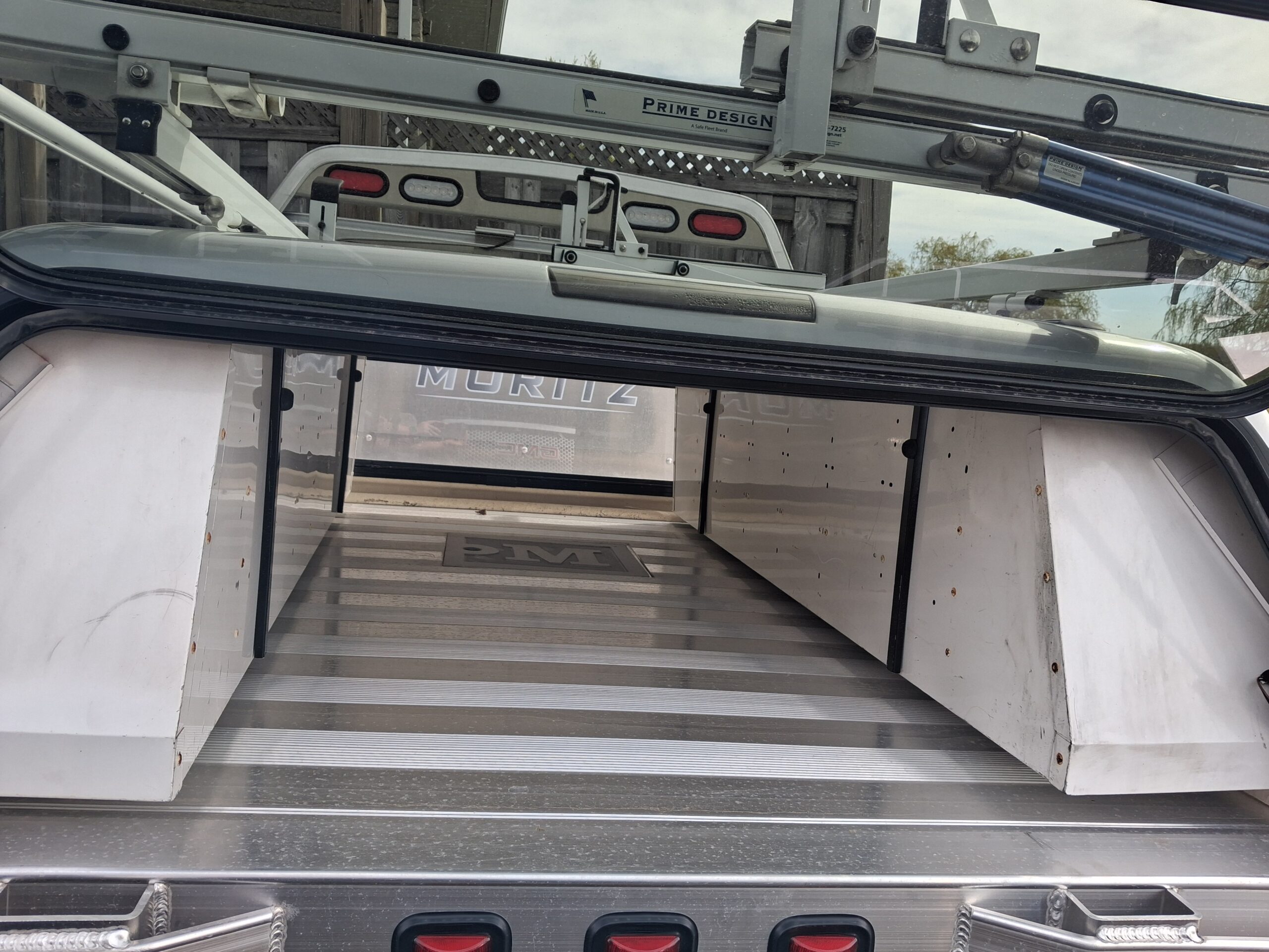 2015 – 2022 Chevrolet Colorado or GMC Canyon 6’2 GAN Silver Ice Contour III Truck Cap - Image 3