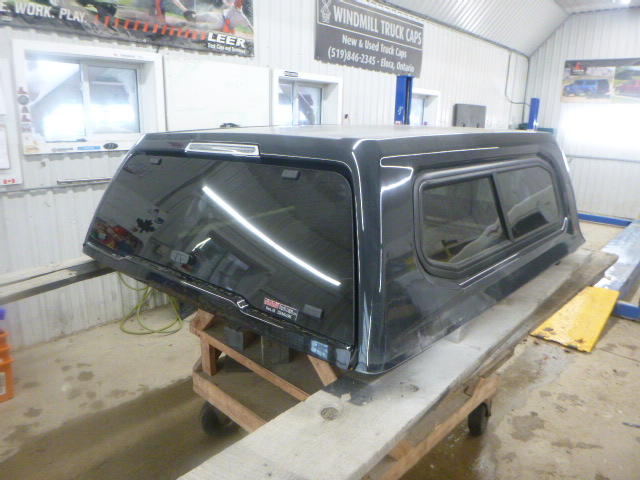 2024 – 2026 Toyota Tacoma 5’2 1L7 Underground Grey Leer 100XR Truck Cap - Image 2