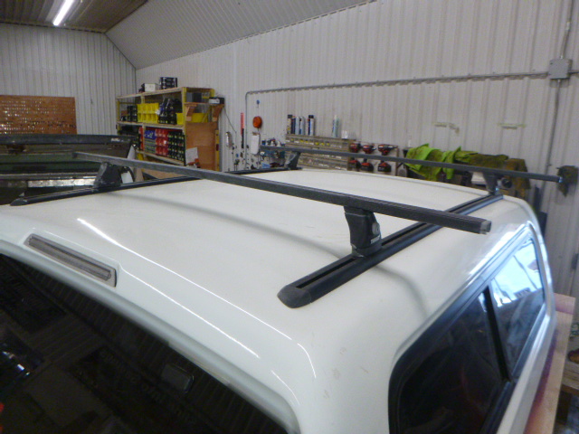 2022 – 2026 Nissan Frontier 6’2 QAK White Leer100XR Truck Cap - Image 4