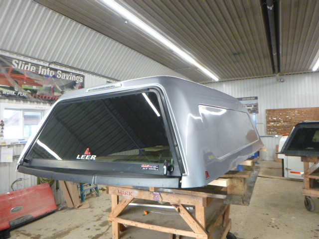 2023 – 2026 Ford Superduty F250/350/450 8′ JS Iconic Silver Leer180 Truck Cap - Image 2