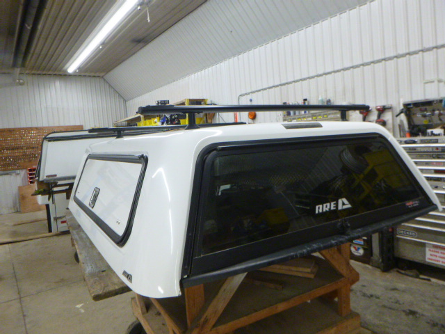 2014 – 2018 Chevrolet Silverado 6’6 GAZ Summit White ARE Truck Cap