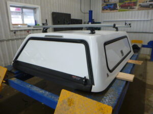 2020 – 2026 GMC Sierra 6’9 HD 2500/3500 GAZ Summit White Leer Truck Cap