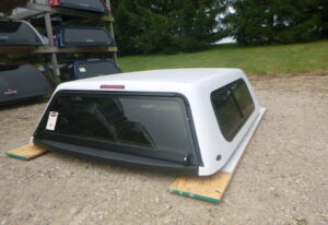 Chevrolet Silverado 1500 6’6 GAZ Summit White Ranch Truck Cap
