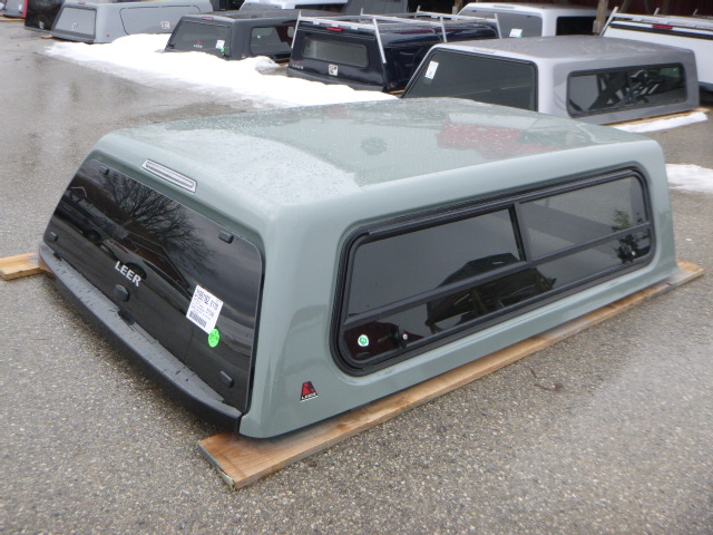 2022 – 2026 Toyota Tundra 6’6 6X3 Lunar Rock Leer100XR Truck Cap - Image 2