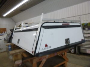 Toyota Tacoma 6’2 White Leer Contractor Truck Cap