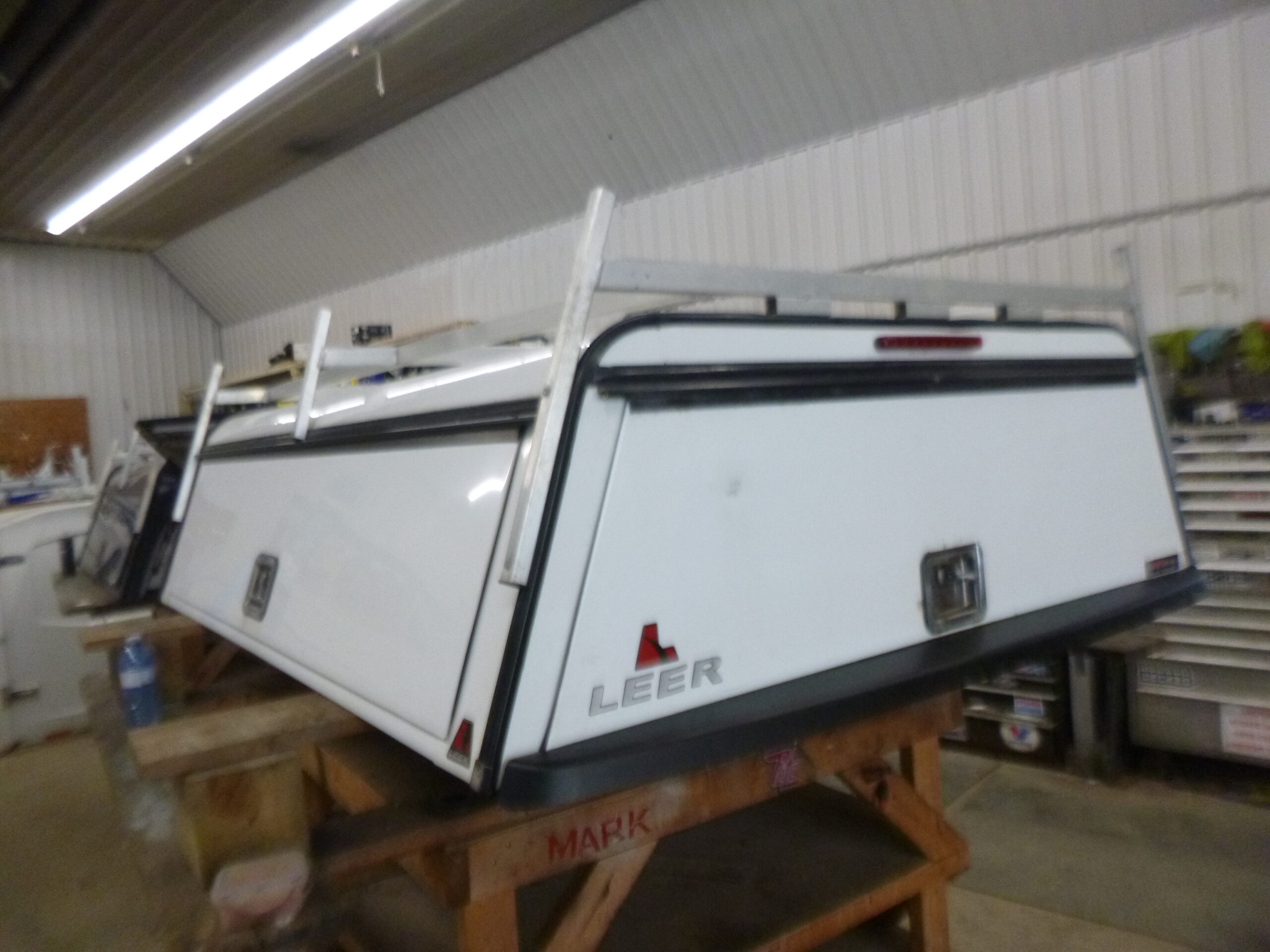 Toyota Tacoma 6’2 White Leer Contractor Truck Cap