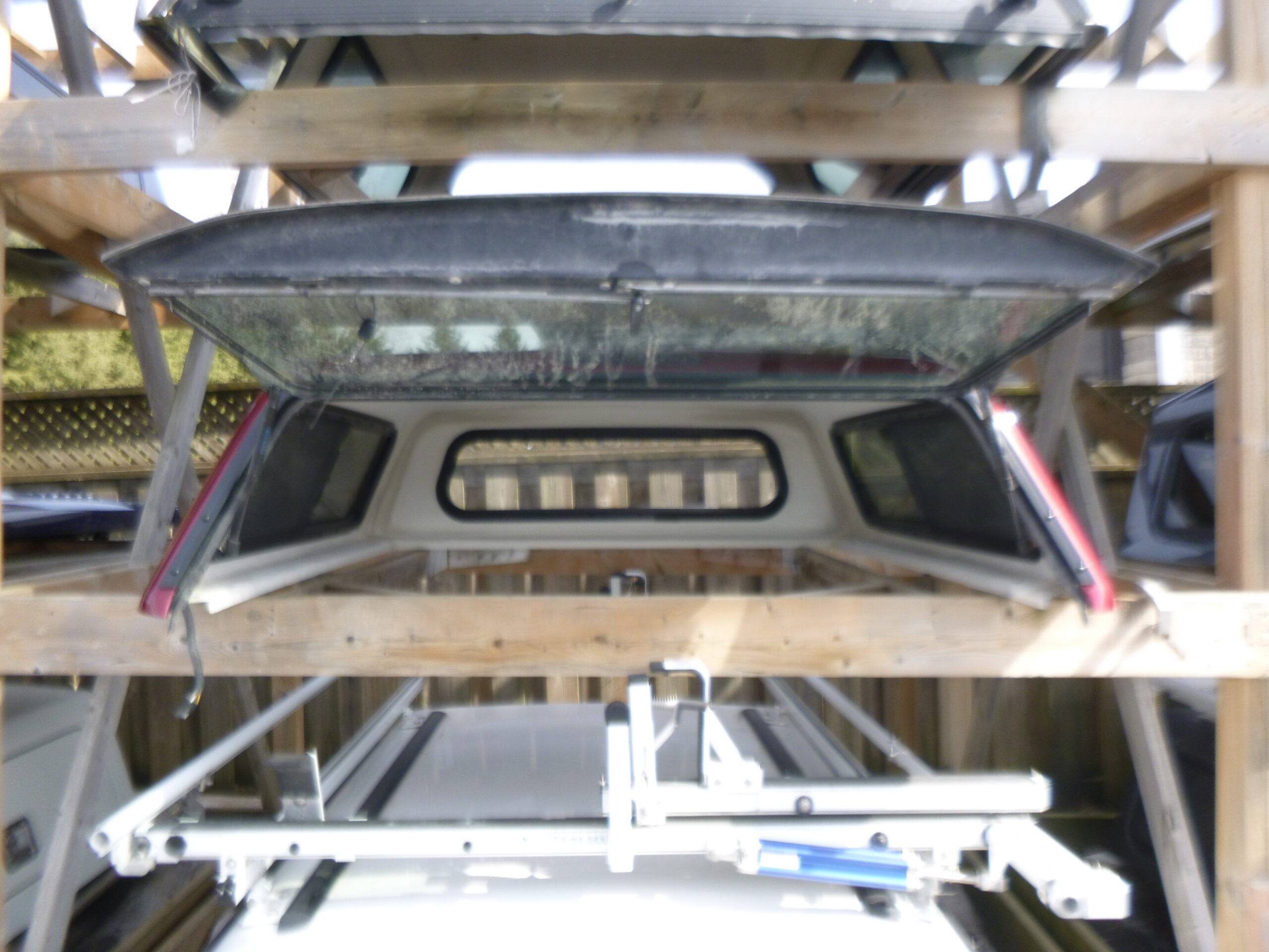 GMC Canyon 5’2 GNT Radiant Red Contour III Truck Cap - Image 3