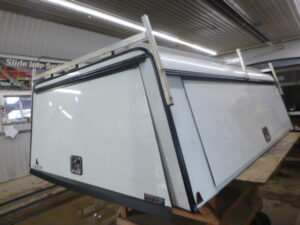 GMC Sierra or Chevrolet Silverado 8′ White Highrise Leer Contractor Truck Cap