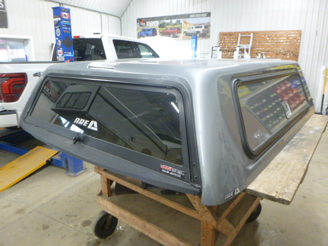 Chevrolet Silverado 1500 6’6 GXD Sharkskin Metallic ARE CX Series Truck Cap