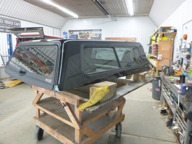 GMC Sierra 5’8 41 Black Contour III ARE Truck Cap - Image 2