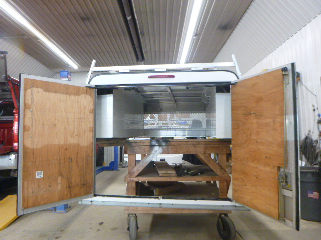 GMC Sierra or Chevrolet Silverado 6’6 White Leer Contractor Truck Cap - Image 3