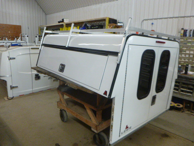 GMC Sierra or Chevrolet Silverado 6’6 White Leer Contractor Truck Cap - Image 2