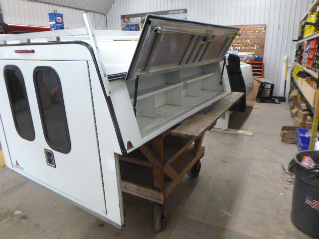 GMC Sierra or Chevrolet Silverado 6’6 White Leer Contractor Truck Cap - Image 5