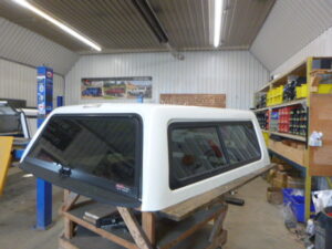 Nissan Titan 5’6 QAB Pearl White Contour IV Truck Cap