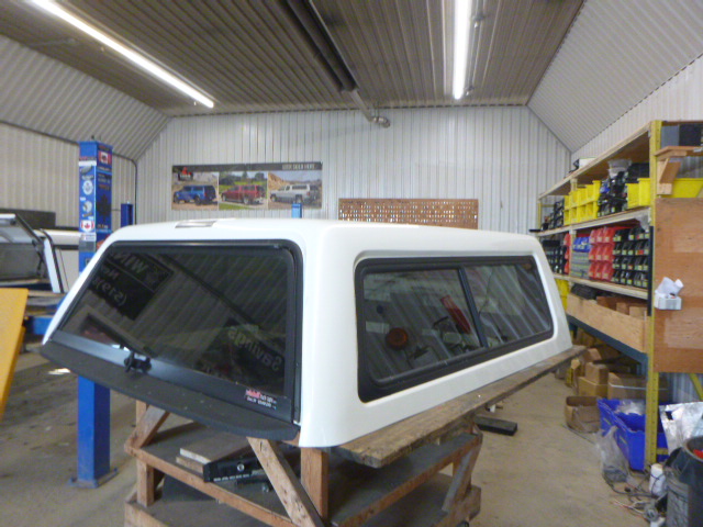 Nissan Titan 5’6 QAB Pearl White Contour IV Truck Cap