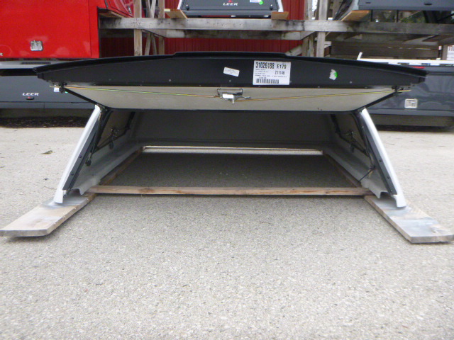 Ford F150 5’6 YZ White Leer100SCC Truck Cap - Image 3