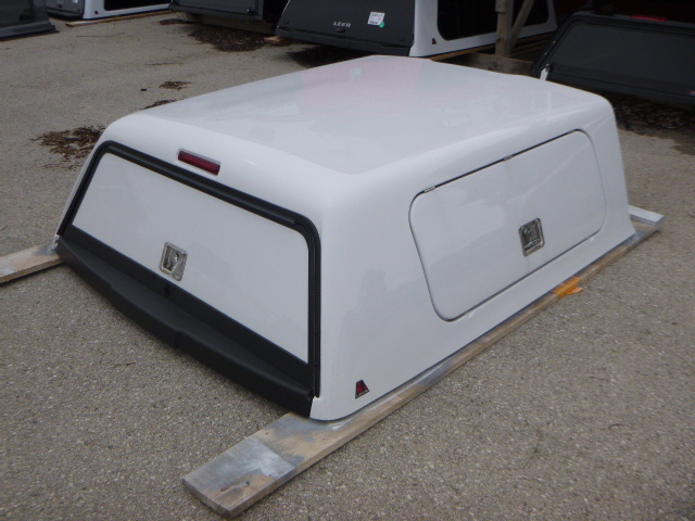 Ford F150 5’6 YZ White Leer100SCC Truck Cap - Image 2