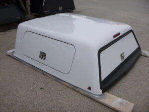Ford F150 5’6 YZ White Leer100SCC Truck Cap