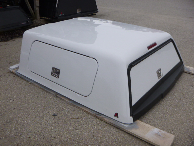 Ford F150 5’6 YZ White Leer100SCC Truck Cap